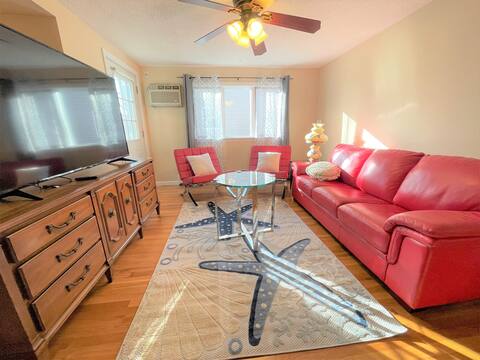 Sunny, spacious 3 BR on Winthrop beach
