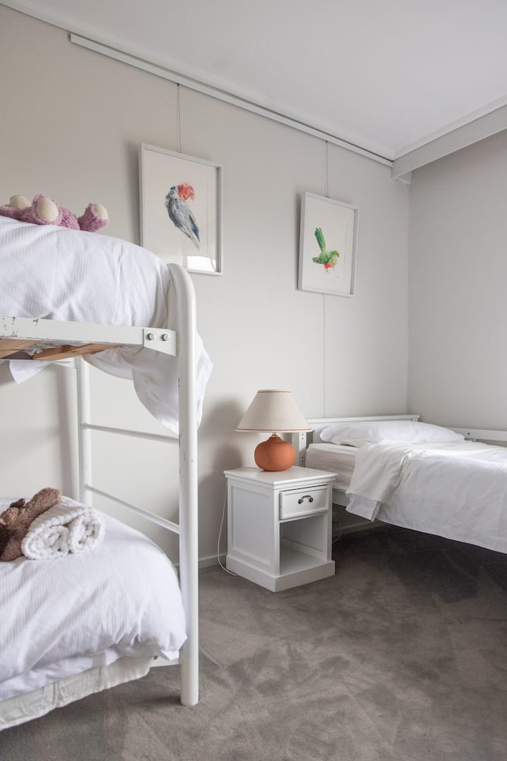 Tretia spálňa, pokojná, krásna a svetlá, pre 3 osoby