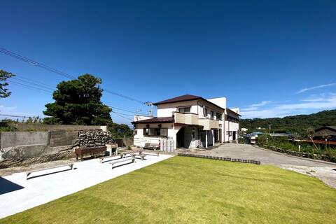 Up to 30 people! 3-minute walk to the sea! BBQ in a large garden!