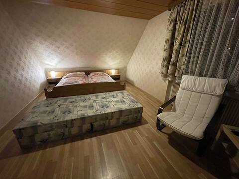 Room 06