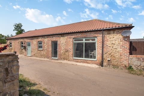 The Old Moat Barn - With Private Hot Tub