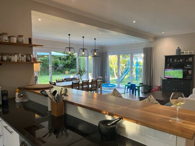 Summer paradise, perfect for Comfy family living gallery image 3