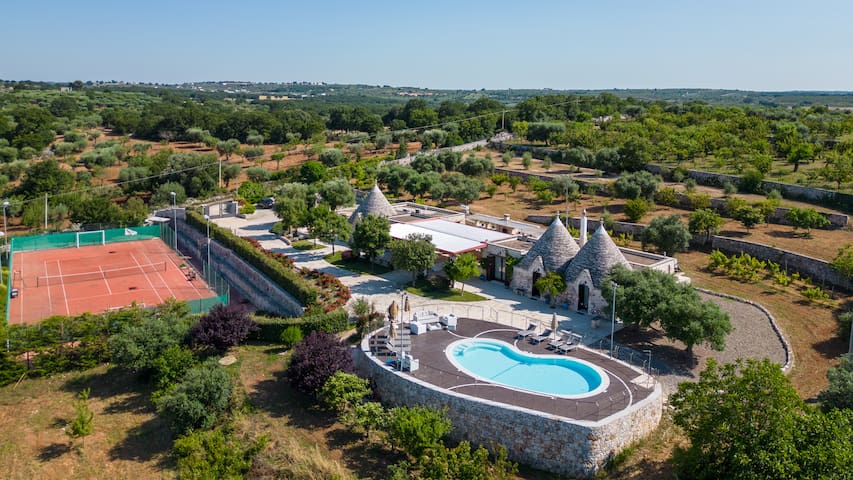 Trulli Ericla Luxury with tennis court and Pool gallery image 5