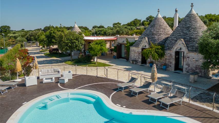Trulli Ericla Luxury with tennis court and Pool gallery image 3