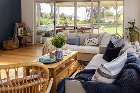 The Pearl - Barefoot Luxury, Beachfront, 5 Bedroom