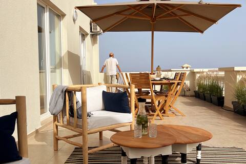 Beautiful apartment with sea and mountain views