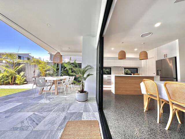 Salt Beach Haven gallery image 5