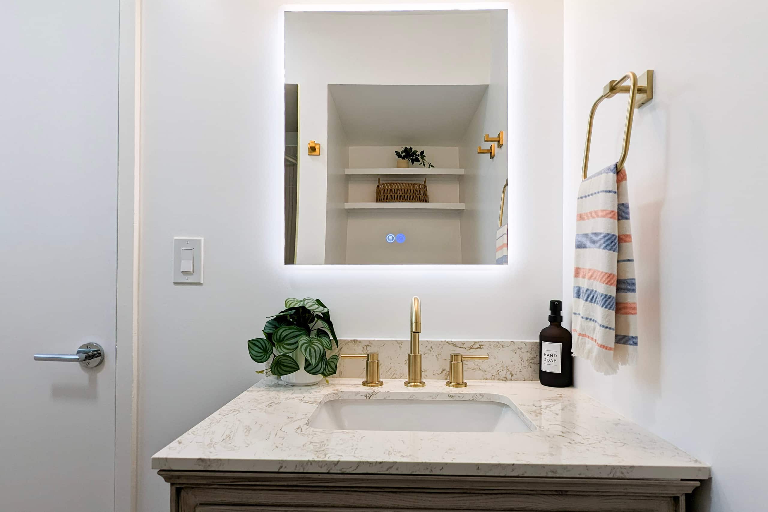 Condo in Honolulu · ★4.93 · 2 bedrooms · 5 beds · 2 private baths - Image 30