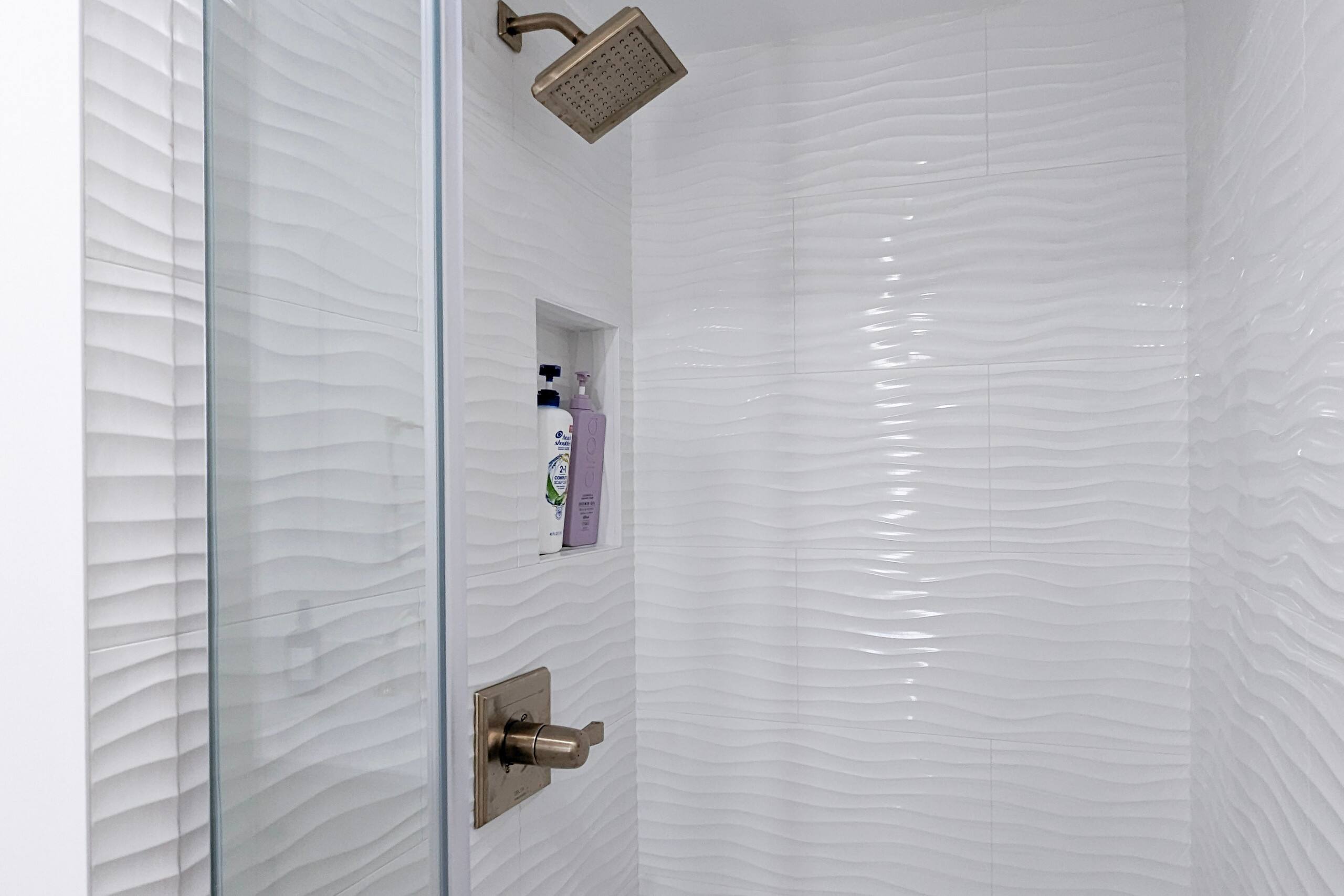 Condo in Honolulu · ★4.93 · 2 bedrooms · 5 beds · 2 private baths - Image 29
