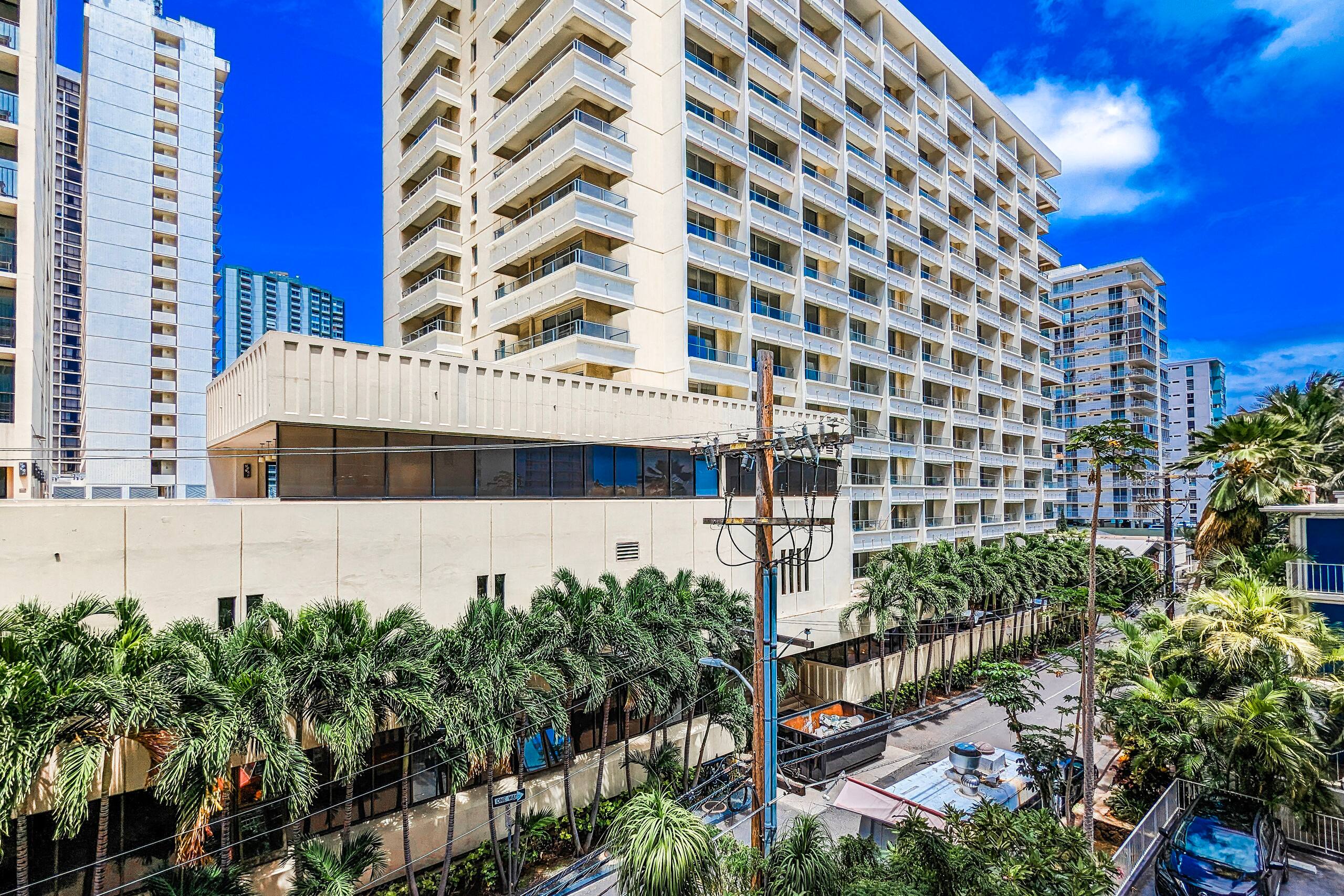 Condo in Honolulu · ★4.93 · 2 bedrooms · 5 beds · 2 private baths - Image 36