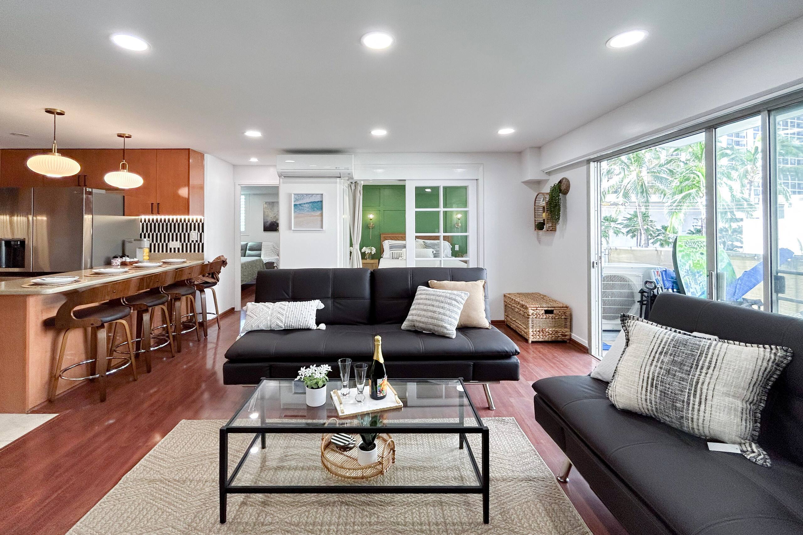 Condo in Honolulu · ★4.93 · 2 bedrooms · 5 beds · 2 private baths - Image 7