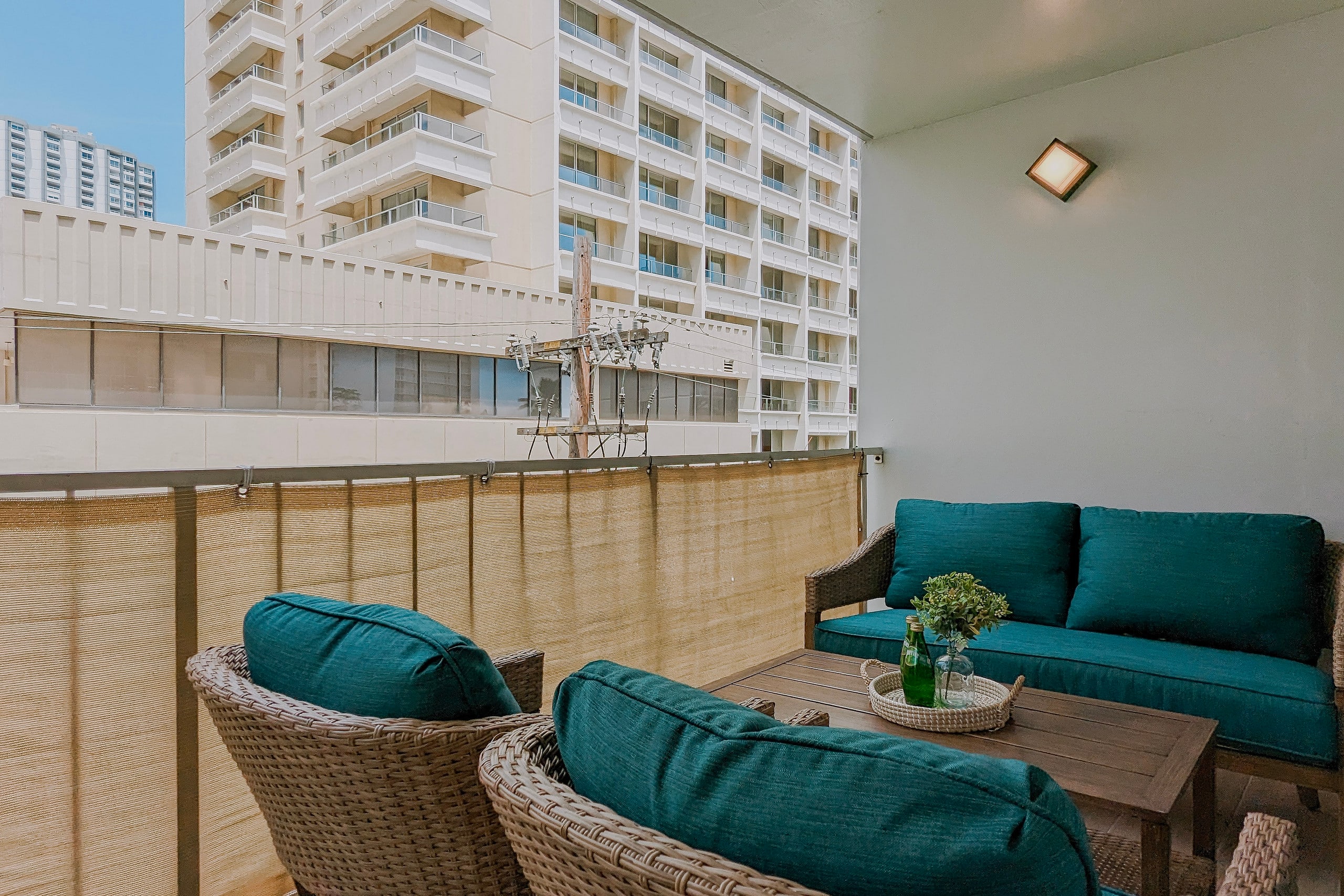 Condo in Honolulu · ★4.93 · 2 bedrooms · 5 beds · 2 private baths - Image 33