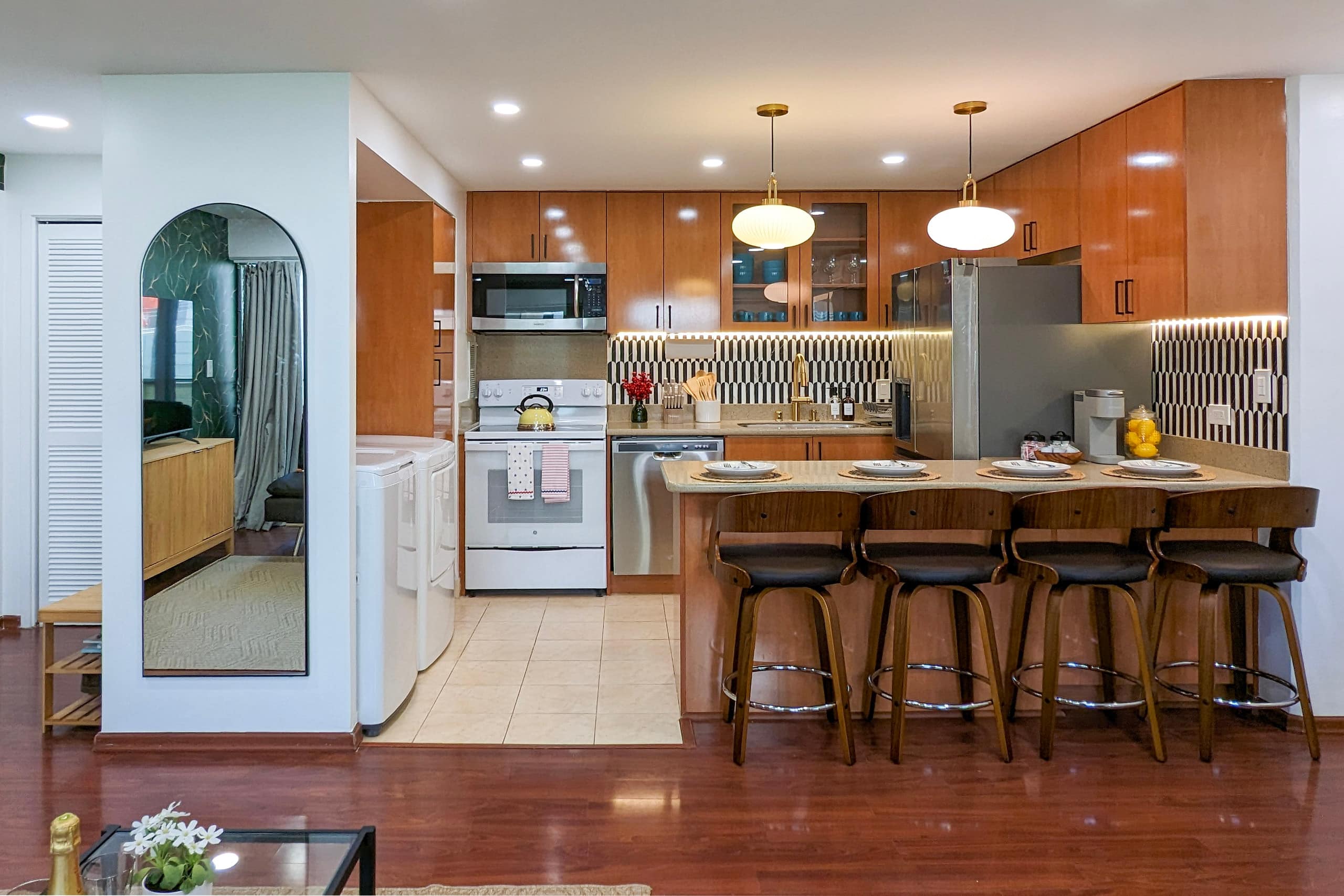 Condo in Honolulu · ★4.93 · 2 bedrooms · 5 beds · 2 private baths - Image 34