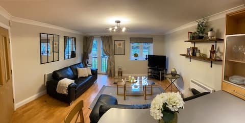 Top performing Airbnb: Modern 2 Bed Flat - Leeds in Leeds