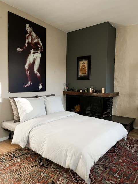 Vintage style studio apartment.