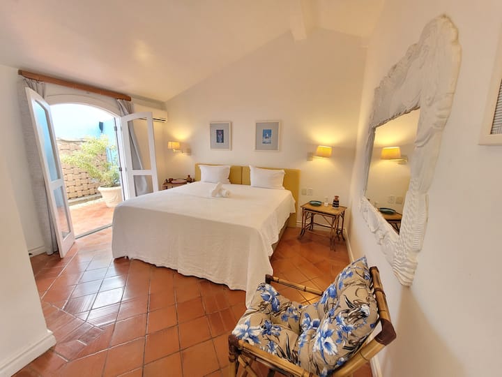 Cama tamaño king súper lujosa: soy genial seleccionando las camas más cómodas. No es negociable para mí. No encontrarás esta cama lujosa y cómoda en ningún otro hotel de Airbnb u lujo. Una gran noche de sueño es imprescindible para nosotros. 