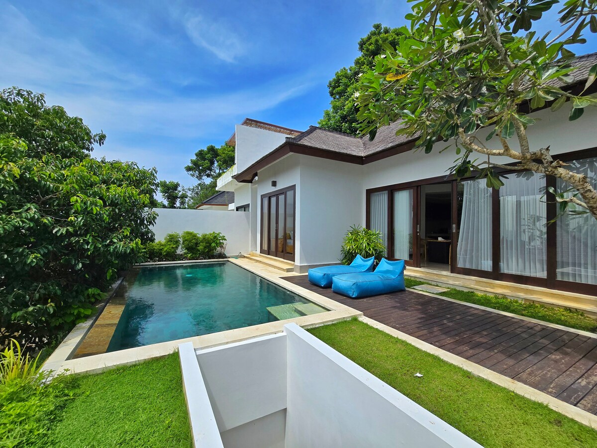 Villa in South Kuta · ★4.68 · 2 bedrooms · 3 beds · 2 private baths，Airbnb 可比房源