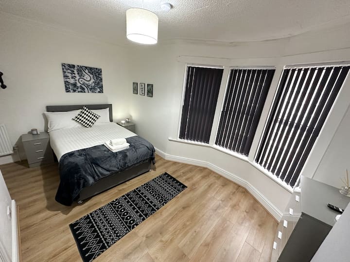 Spacious Double Ensuite Room(Wen4) Houses for Rent in Anfield