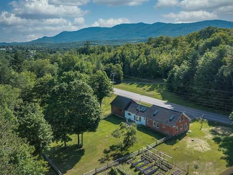 The Lonely Goat farmhouse, Ski, Hike, Dine