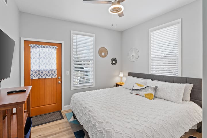 Основна спалня с двойно легло!