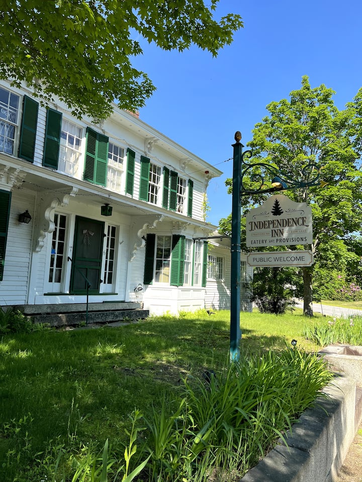 The Independence Inn at Bow Lake Hotels for Rent in Strafford, New