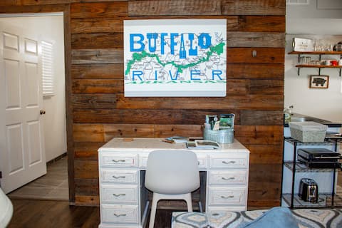 Guest Cottage in the Ozarks