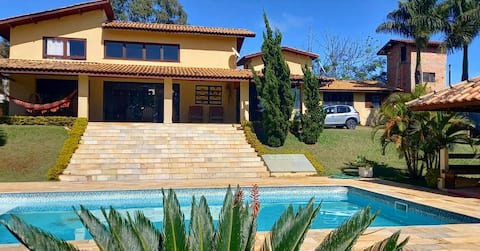 Casa de Campo w/ Lago em Cond. Fechado - Piracaia