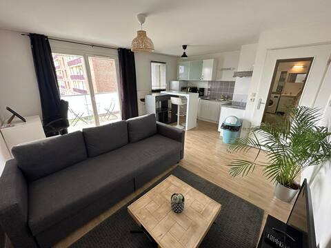 Nearby Chu apartment with balcony and parking