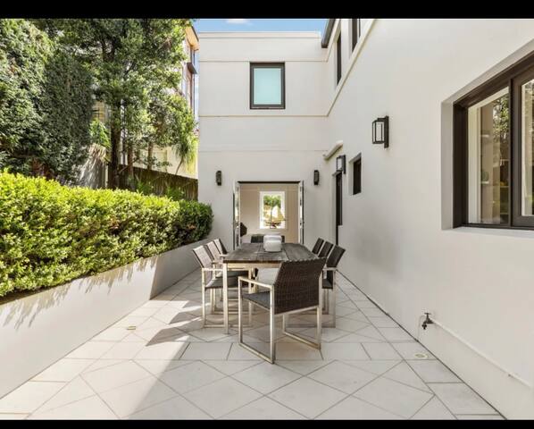 Luxury Vaucluse house, walk to beach, 10min to CBD gallery image 4