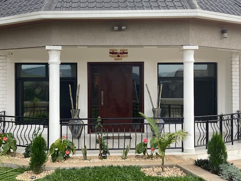 Het-Hetepu Villa (Newly Renovated)