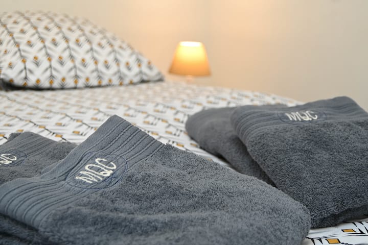 ✦ เตียงนอนนุ่มสบาย
✦ผ้าเช็ดตัว X2