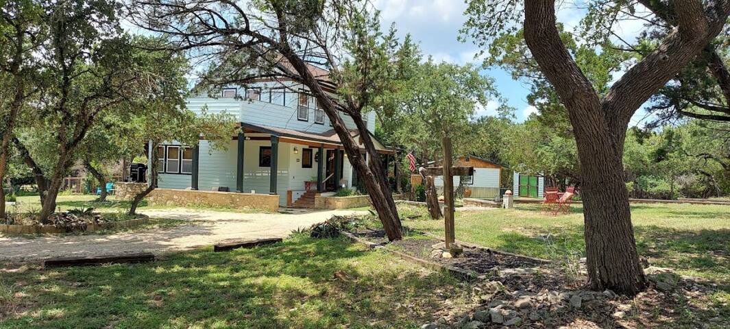 Nutty Brown Manor and Cabin gallery image 2