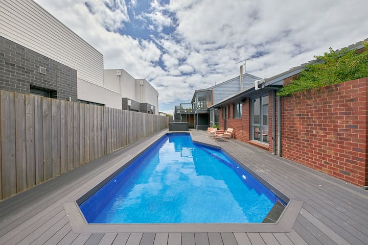 The Palm House – 200 meters to the beach!