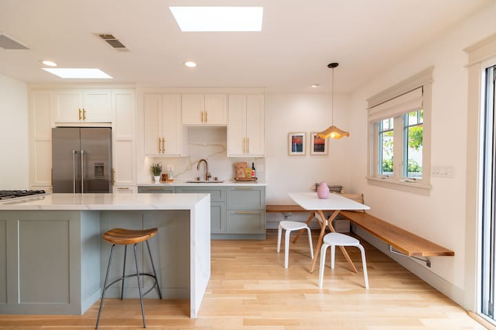 Stylish Craftsman – Large Yard and Onsite Parking