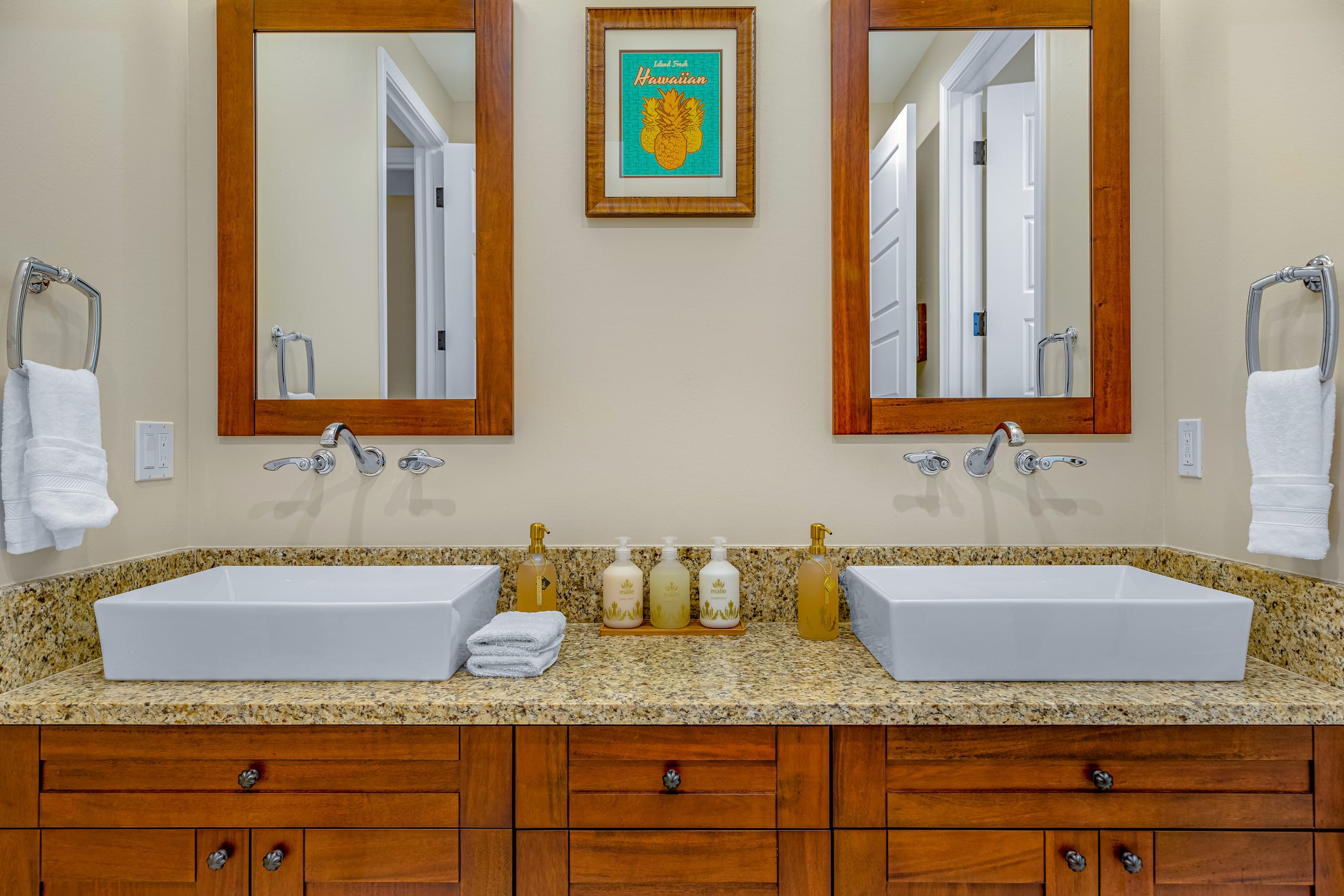 Home in Kailua-Kona · ★5.0 · 3 bedrooms · 3 beds · 2.5 baths - Image 16