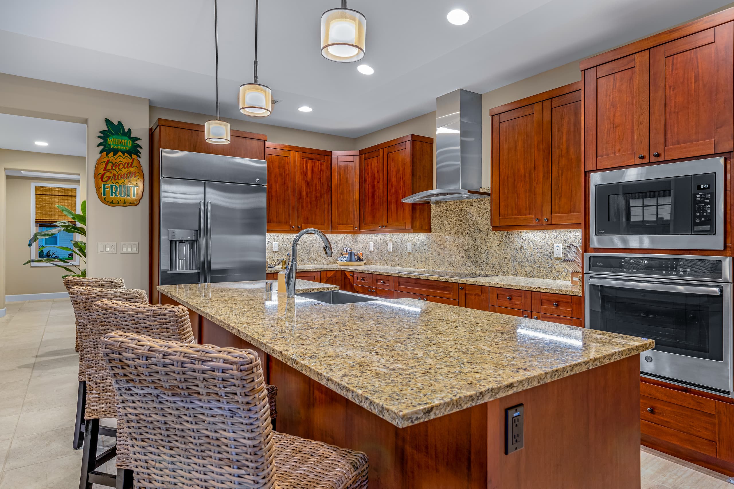 Home in Kailua-Kona · ★5.0 · 3 bedrooms · 3 beds · 2.5 baths - Image 3
