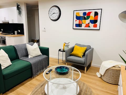 Successful Airbnb property: BRAND NEW modern Scandi apartment in inner north in Canberra