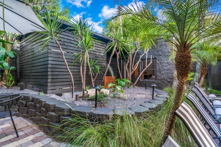 Casa Raven: Casa 3 - Curated Modern Studio for 2 - Apartments for