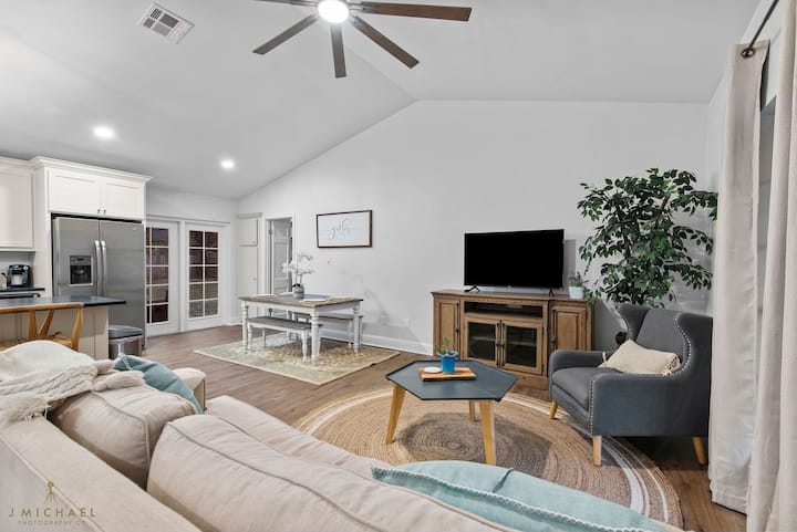 Our Cozy, Fully Remodeled Treehouse! - シュリーブポート, LA