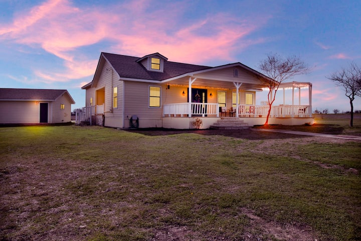 Country Pumpkin 3BR/SPA BATH Great for a Long Stay