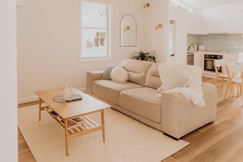 Top Airbnb: The Little White House- Toowoomba City in Toowoomba Regional