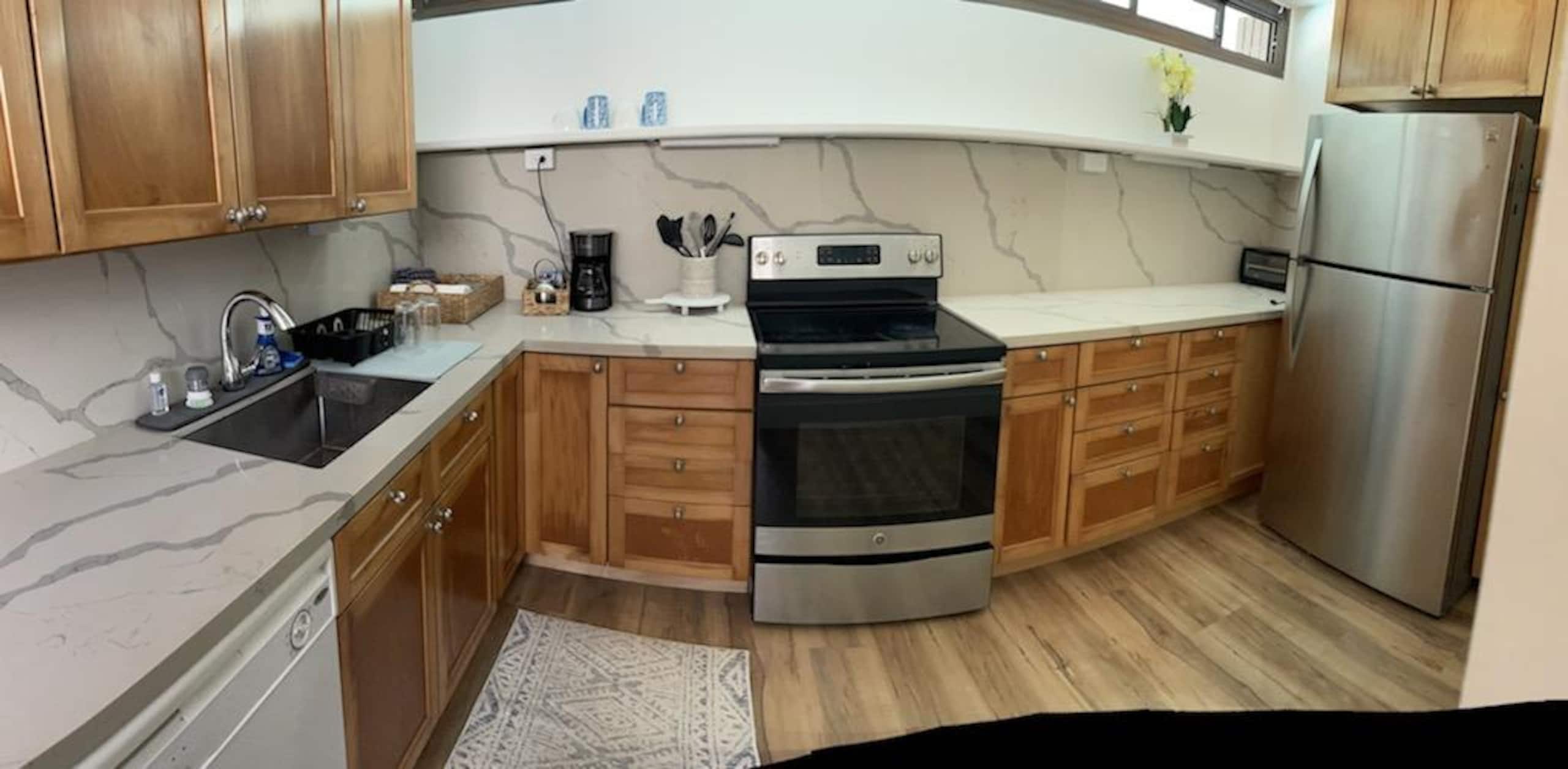 Condo in Honolulu · ★4.67 · 1 bedroom · 3 beds · 1.5 private baths - Image 4