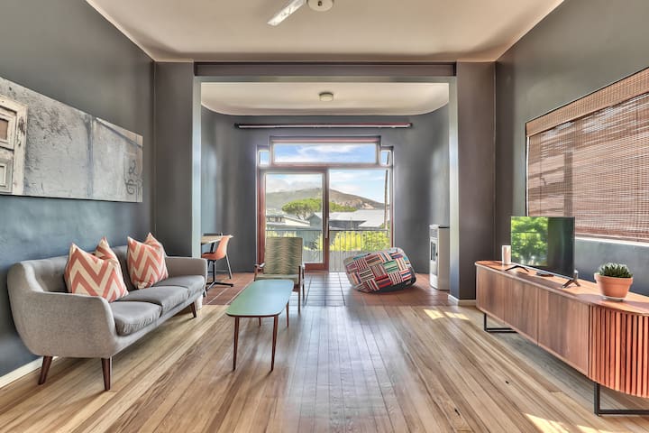 Art deco with Mountain Views gallery image 2