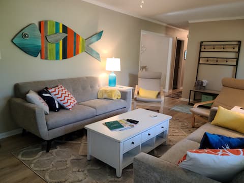 Successful Airbnb property: Painted Fish Cottage in Pine Knoll Shores