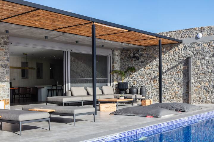 Kumo Residence, Luxe Coastal Escape with Sea Views gallery image 4