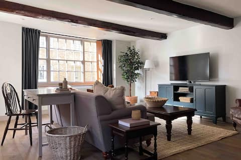 Top Airbnb: Trafalgar Cottage - Luxury Escape - Cirencester in Cirencester