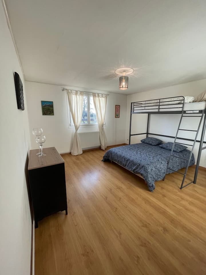 קוטג' עם שלושה חדרים ב - Kity - Kity Caravann Inn, אתר מחנאות ברמת 3 כוכבים בדון סור מיוז