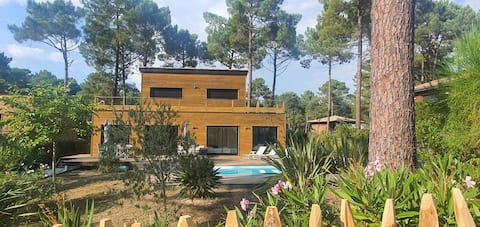 Los Carcanes House in Maubuisson with pool