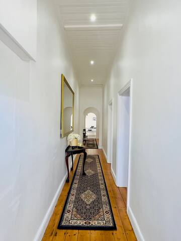 Modern 8-sleeper home in trendy Observatory. gallery image 5