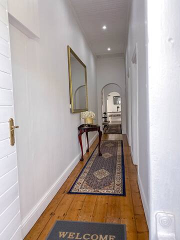 Modern 8-sleeper home in trendy Observatory. gallery image 3